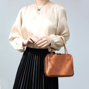 Sac à main en cuir tanné végétal de couleur unie |   Breeze Japon |   Sac fourre-tout décontracté léger à double anse Niche - Product Image 4