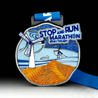 Médaille de finisseur personnalisée pour le marathon de Binh Thuan au Vietnam, en alliage de zinc émaillé, avec ruban bleu, souvenir de l'événement de course pour les coureurs
