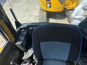Miniexcavadora Komatsu PC30 usada, equipada con cabina completamente cerrada, ideal para paisajismo, obras municipales y construcción agrícola. - Product Image 5
