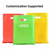OEM sacs à provisions biodégradables de haute qualité pour magasin de vêtements sacs cadeaux épais en plastique personnalisés avec logo personnalisé pour chaussettes chaussures