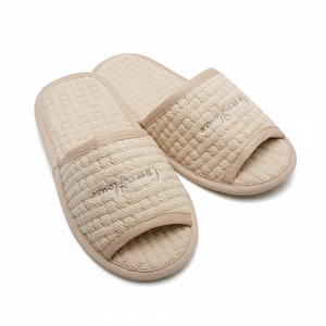 Comoda casa marrone per pantofole per soggiorno per rilassarsi e accodarsi - Product Image 1