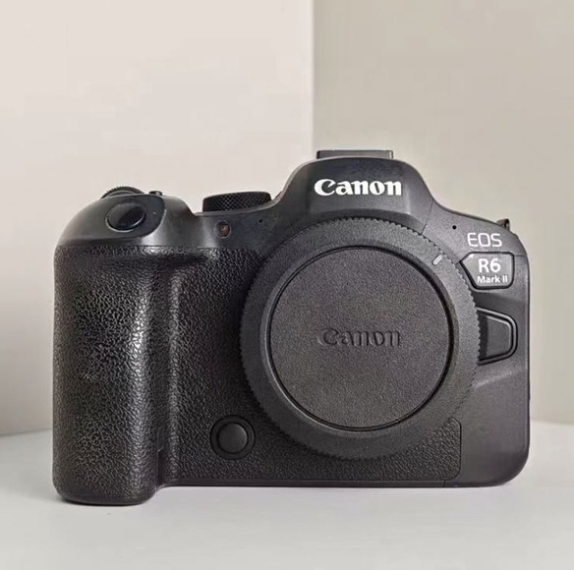 95% New for R6 II All-Rounder Photography Full Frame Mirrorless Camera with 1080p Video SD Card Waterproof Design