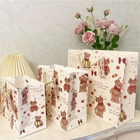 Weihnachtliches Teddybär-Geschenktüten-Set in 3 Größen mit Goldseilgriff Weiße Karton-Geschenktüten mit Anhänger für Feiertagspartys