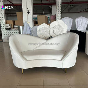 Sofá de Dos Plazas LEDA Contemporáneo de Terciopelo Blanco para Bodas y Eventos de Novios - Product Image 1