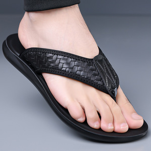 Tongs d'été pour hommes, couleur unie, bout ouvert, en cuir microfibre, semelle EVA antidérapante, pantoufles d'extérieur - Product Image 1