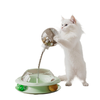 Mainan dispenser camilan kucing baru, bola penggoda kucing berputar, alat hiburan mandiri dan penghilang kebosanan, dengan bulu yang dapat diganti