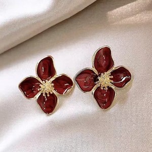 Pendientes Elegantes de Metal Esmaltado con Forma de Flor para Mujer, Aretes Retro con Forma de Flor Blanca, Negra, Verde y Roja, Joyería - Product Image 3