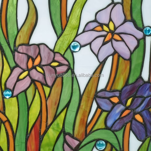 Écran de cheminée en vitrail 3 panneaux motif floral iris, décoration traditionnelle, forme cathédrale, décoration artistique pour salon - Product Image 6