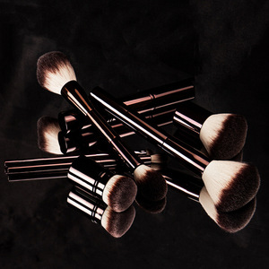 Set de Brochas de Maquillaje para Polvo, Base, Sombra de Ojos, Colorete, Corrector y Labios, de Fibra Sintética y Pelo Animal, con Mango de Aluminio y Forma Redonda - Product Image 1