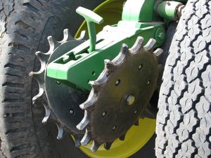 Roue de fermeture à pointes torsadées OEM pour semoir sans labour, compatible avec John Deere Kinze - Product Image 3