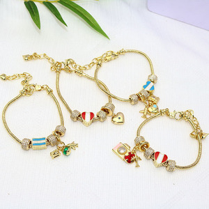 Pulsera de Cadena de Serpiente Dorada BC2152 con Dije de Corazón con Bandera de Perú y Honduras, Pulsera de Cadena de Serpiente Dorada Ajustable con Cuentas - Product Image 1