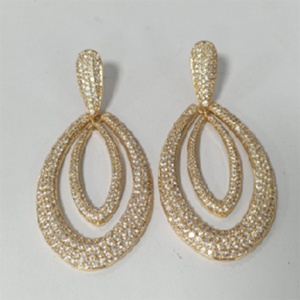 Pendientes de latón Arest con baño de oro y circonitas cúbicas microincrustadas en forma de gota para mujer - Product Image 2