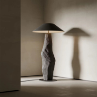 Lampadaire LED moderne en acier avec abat-jour métallique, design étanche, lumière blanche neutre 4100K, couleur modulable, grande taille pour entrepôt