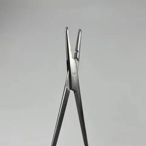 Pinces chirurgicales médicales personnalisées pour aiguilles de suture 2-0 et plus petites, 13 cm de long - Product Image 3