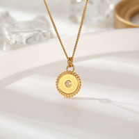 Nouveau collier de style européen et américain avec petite plaque ronde incrustée de diamants, pendentif minimaliste à la mode pour femmes