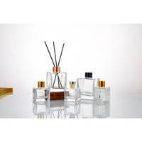Offre Spéciale – Diffuseur de Parfum de Luxe en Verre Carré (50ml, 100ml, 150ml, 200ml) pour Voiture, avec Bâtonnets en Rotin