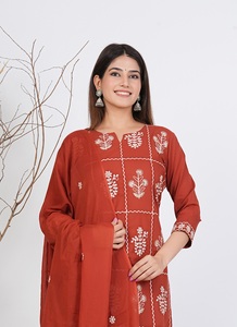 Kurta de Algodón Bordada con Motivos Étnicos para Mujer, con Pantalones y Dupatta, Producto Hecho a Mano al por Mayor, Personalizado - Product Image 6