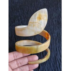 Bracelets en corne de buffle naturelle, bijoux artisanaux pour femmes, accessoires ethniques faits à la main, design intemporel et usage quotidien - Product Image 6