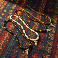 Collier Pendentif Artisanal Perlé en Noix de Coco Style Rasta, Bijou de Mode Jamaïcain pour Hommes, Fabriqué aux Philippines