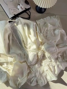 Ensemble de pyjamas en satin brodé personnalisé, basique, régulier, 3 pièces, pyjamas en soie de luxe pour femmes, pyjamas blancs pour femmes, ensembles de vêtements de nuit en satin - Product Image 5