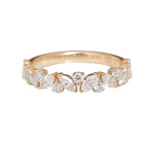 Anillo de Compromiso y Aniversario de Lujo en Plata de Ley 925 Chapado en Oro con Múltiples Piedras de Moissanita, Diseñado para Promesa Nupcial Femenina - Product Image 1