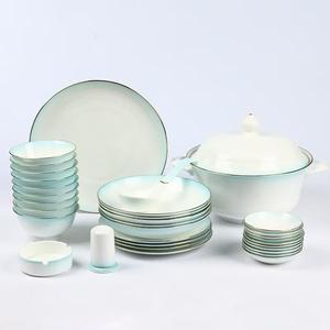 Vaisselle en porcelaine fine à bords dorés de style européen pour usage domestique - Product Image 2