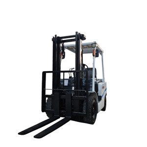 Chariot élévateur TCM 3T d'occasion FD30 du Japon, certifié CE ISO, modèle 2024, mât bi-étages, alimenté au GPL, pneus pleins - Offre Spéciale - Product Image 1