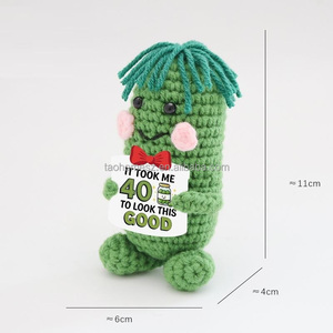 Planta en maceta con diseño de gato, alienígena, salamandra y tulipán en forma de corazón, con detalles de fresas entrelazadas a mano - Regalo festivo, adorno de mesa para decoración del hogar - Product Image 6