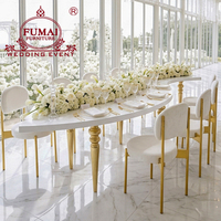 Table de banquet moderne blanche en forme de S de FUMAI FURNITURE avec pieds dorés pour mariage, événement, hôtel