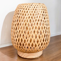 Lampe de table en bambou et rotin tissée à la main, lumière rétro chaude
