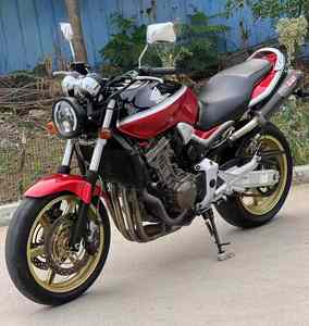 Hondaa <span class=keywords><strong>CB1300</strong></span>ซูเปอร์โบลเดอร์: 1284cc มอเตอร์ไซค์แนวสตรีทย้อนยุค4สูบแบบอินไลน์พร้อมระบบควบคุม ABS และการล่องเรือ - Product Image 1