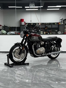 Moto d'occasion de marque rétro modèle T120 gris et rouge, 10300 km, année 2021, marque Enjoy, design emblématique - Product Image 4