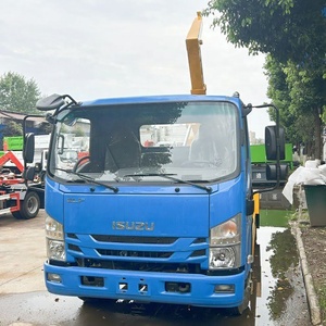 Camion benne à bras de ramassage ISUZU 4x2 5 tonnes pour déchets - Product Image 3