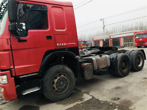 Camión Tractor Usado Sinotruk Euro2 Diésel 6X4 con Volante a la Izquierda, HOWO de 10 Ruedas, Capacidad de Carga de 21-30T, 371hp, Cámara Trasera de 360° - Product Image 4