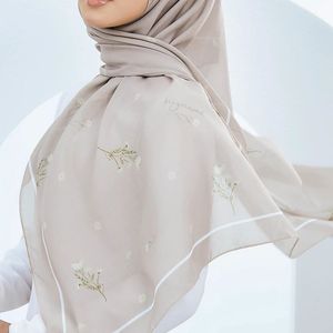 Malesia premio cotone Voile Hijab Tudung Bawal personalizzato digitale stampato Hijab sciarpa con punto di taglio Lacer - Product Image 3