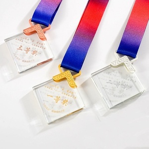 Benutzer definierte Medaillen mit Band Rhombus Form geschnitzte Kristallglas Trophäe Günstige leere Glas medaillen Gravur Technik - Product Image 3