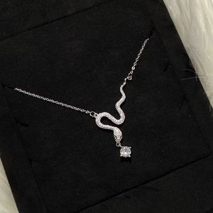 YW 고급 펜던트 쇄골 체인 합금 소재 목걸이 지르콘 목걸이 뱀 모양 목걸이 - Product Image 5