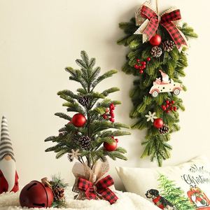 Articles de décoration murale de Noël en promotion : Décorations suspendues vertes en PE de qualité supérieure pour entreprises - Product Image 6