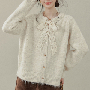 <span class=keywords><strong>Cardigan</strong></span> da donna in maglia pelosa color crema con fiocco in pizzo e bottoni dorati - Product Image 1