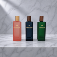 Botol Parfum Kaca Kotak 100ml Warna Hijau Matte Mewah, Wadah Parfum Cologne Custom dengan Pompa Semprot dan Tutup Kayu