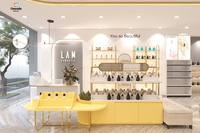 Umweltfreundlicher MDF Edelstahl Kosmetik-Präsentationsschrank |   Maßgefertigte Make-up-Möbel |   LED-Parfüm-Vitrine mit recycelbarem Design für