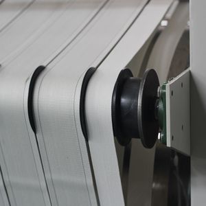 Fers à repasser plats industriels de 3000 mm, <span class=keywords><strong>machine</strong></span> à repasser les draps commerciaux avec correction automatique de la bande transporteuse - Product Image 3