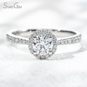 แหวนหมั้นเพชรทรงกลมเจียระไนแบบบริลเลียนท์ 0.78 กะรัต 5.26 มม. เพชรเลี้ยงในห้องปฏิบัติการ ทองคำขาว 18K ประดับด้วยเพชรแบบฮาโล คลาสสิก สี D น้ำหนัก 2.72 กรัม - Product Image 1