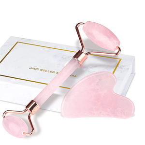 Outils <span class=keywords><strong>de</strong></span> Massage du visage, vente en gros, marque privée, <span class=keywords><strong>pierre</strong></span> <span class=keywords><strong>de</strong></span> <span class=keywords><strong>Jade</strong></span> naturelle, Quartz Rose, rouleau <span class=keywords><strong>de</strong></span> <span class=keywords><strong>Jade</strong></span>, ensemble Gua Sha - Product Image 1