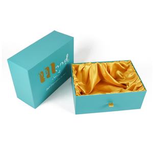 Coffret Cadeau Sérum Soin de la Peau Crown Win, Emballage Rigide Biodégradable Recyclé avec Fermeture Magnétique, Éponge, Lamination Mate et Gaufrage - Product Image 3