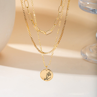 Collier délicat multicouche en or avec pendentif rond imprimé émail motif fleur et pièce de monnaie, collier superposé, bijou minimaliste pour le quotidien, cadeau pour femme