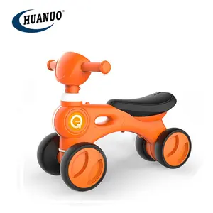 Bestseller Kinder Fabrik preis Kunststoff Mini Fuß geschoben Auto für Kinder Balance Bike Baby Walker Auto mit Musik Licht