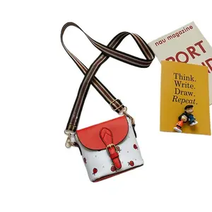 Temu 키즈 숄더 백 패션 귀여운 동전 지갑 공주 딸기 아이들은 액세서리 핸드백을 착용