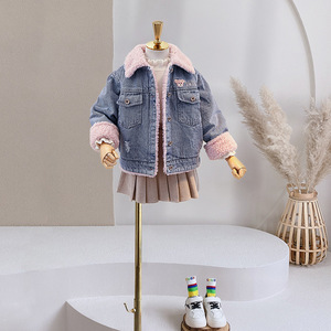 Giacca in Denim con Cartoni Animati per Ragazze Autunno-Inverno 2025 con Colletto in <span class=keywords><strong>Pelliccia</strong></span> Spessa - Product Image 2