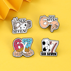 Pins de Esmalte Personalizados al por Mayor con Diseño de <span class=keywords><strong>Memes</strong></span> Six Seven - OEM/ODM para Mercancía de Cultura Pop Humorística, Regalos Promocionales y Accesorios de Moda - Product Image 1